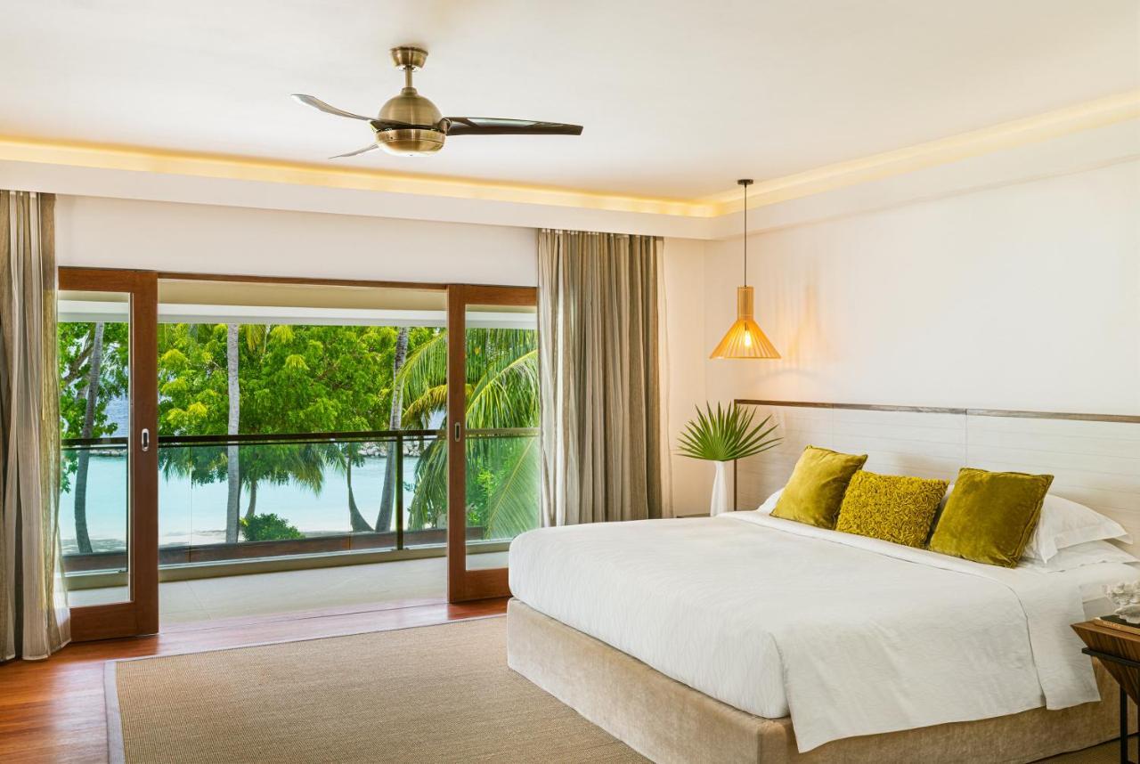 Kurumba Maldives Vihamanaafushi Exterior photo A bedroom at the resort