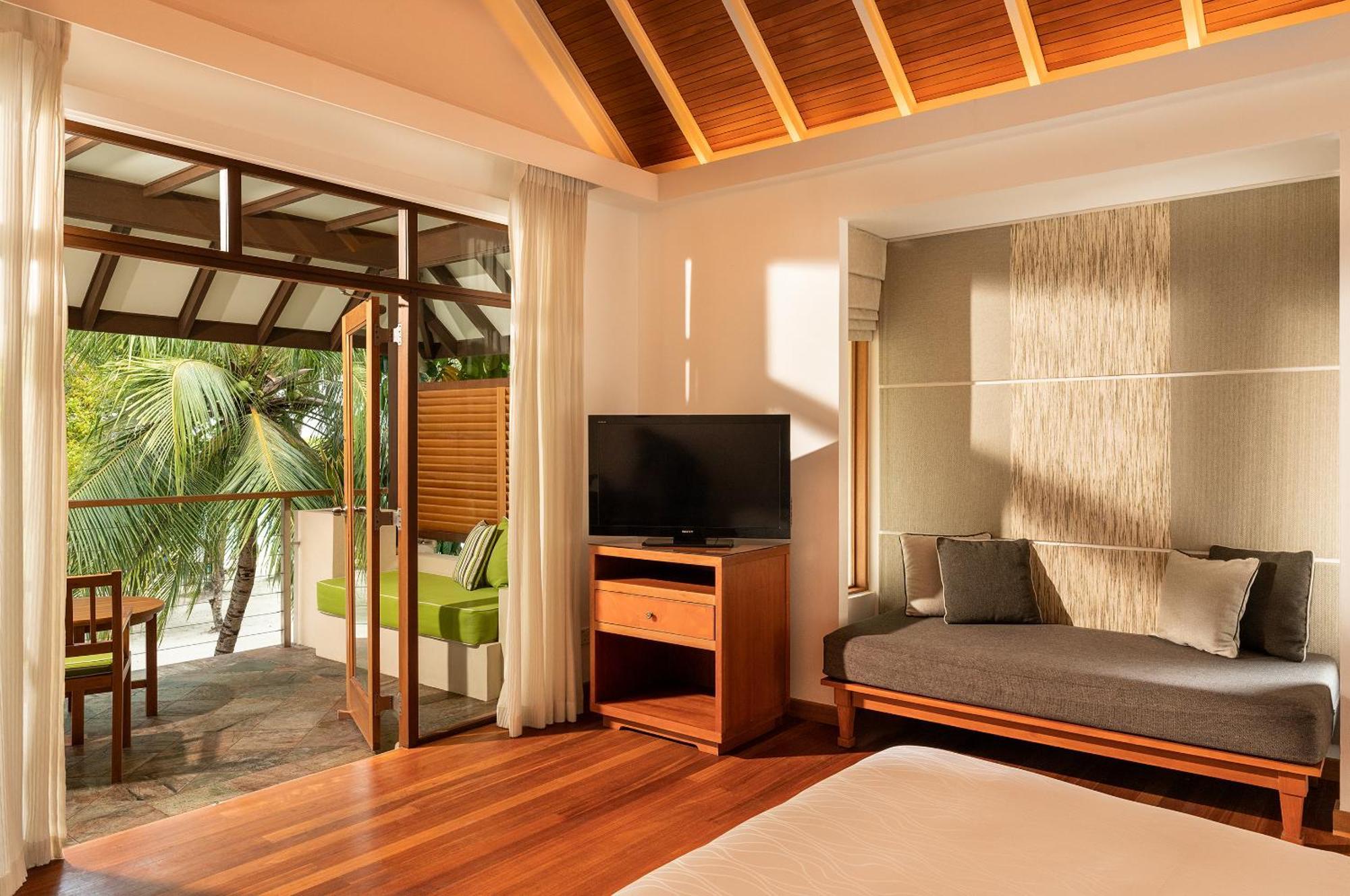 Kurumba Maldives Vihamanaafushi Exterior photo Deluxe Beach Villa