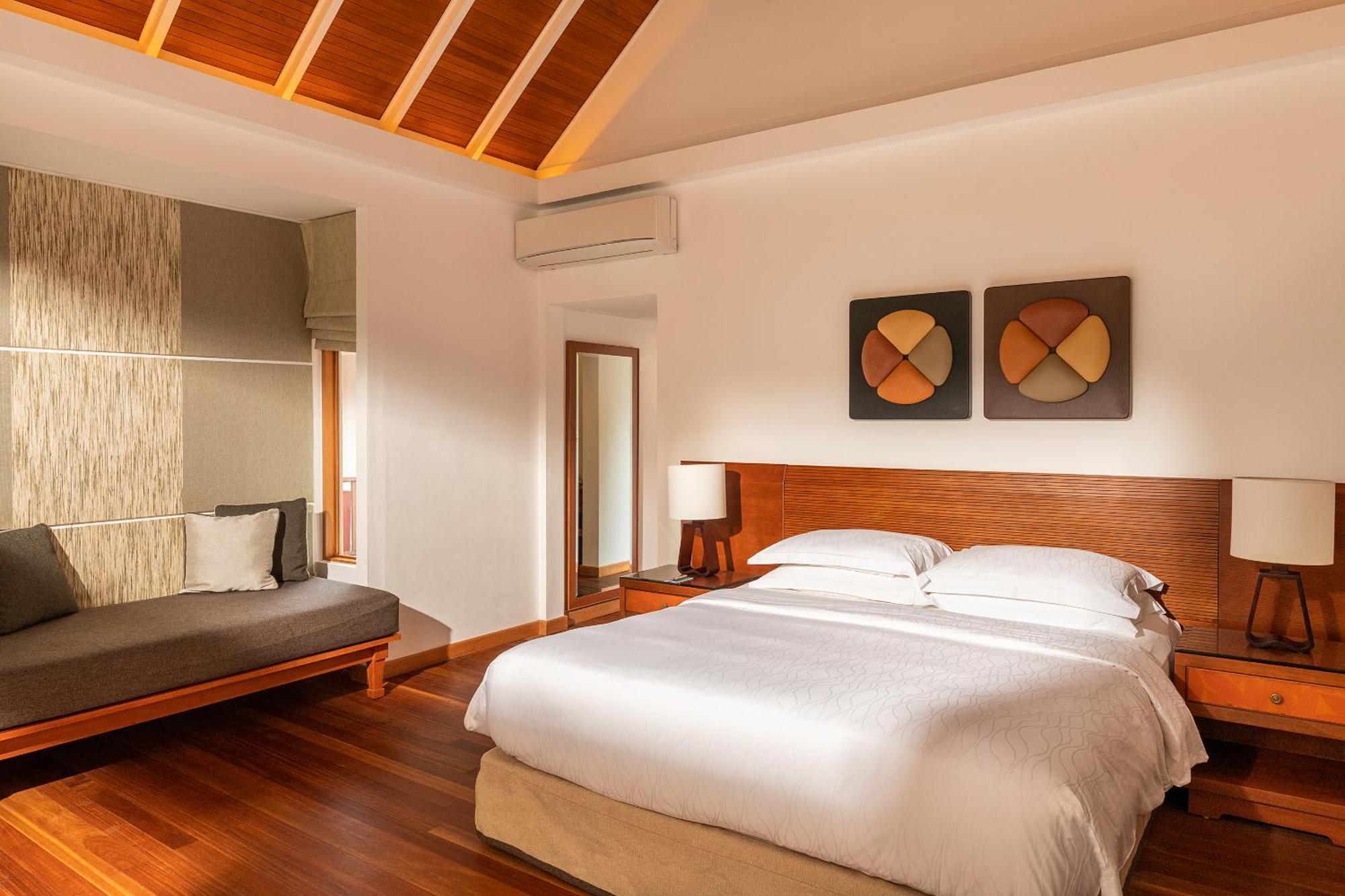 Kurumba Maldives Vihamanaafushi Exterior photo A bedroom at the resort
