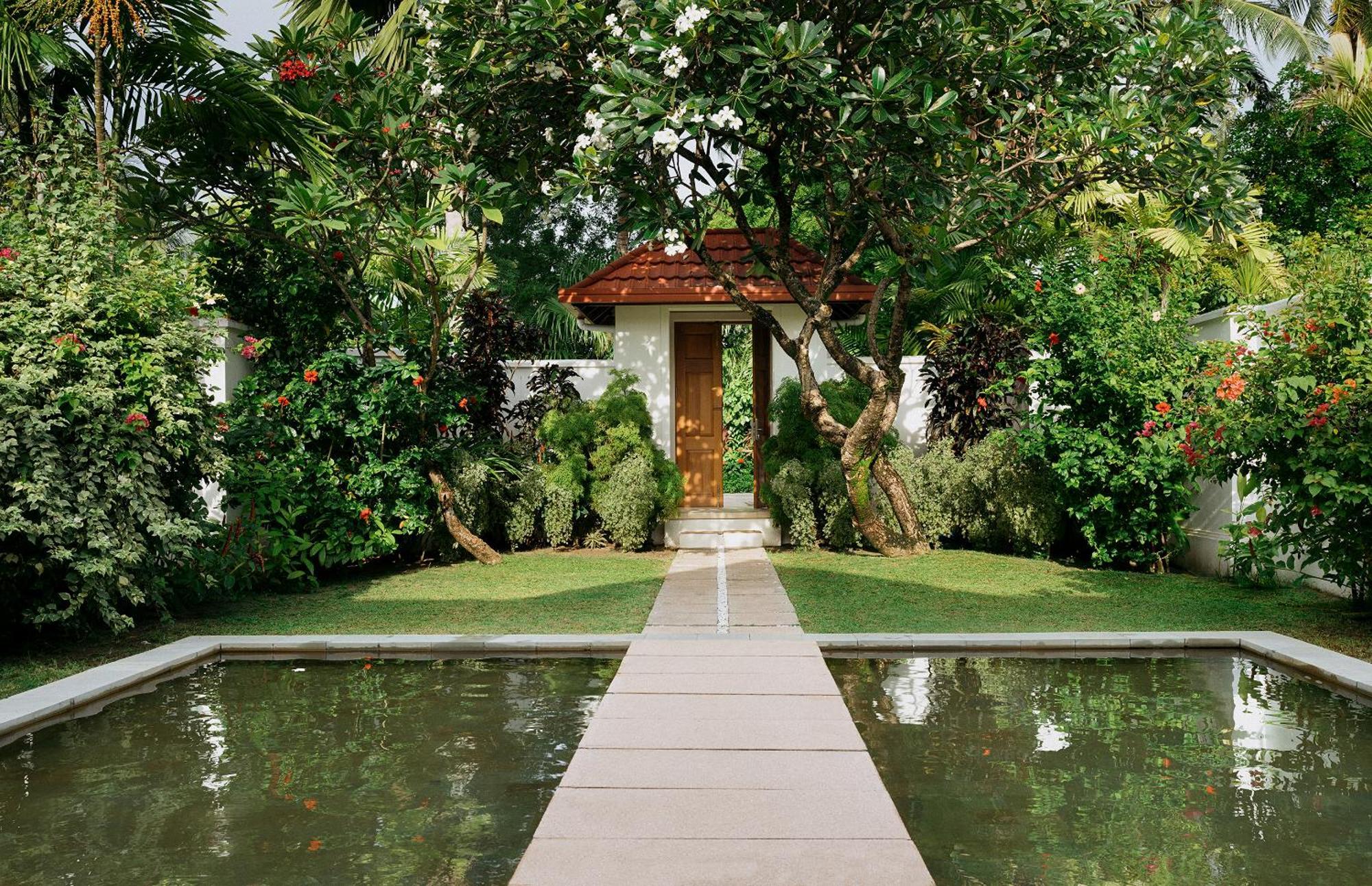 Kurumba Maldives Vihamanaafushi Exterior photo The entrance to the spa at The Oberoi, Mumbai