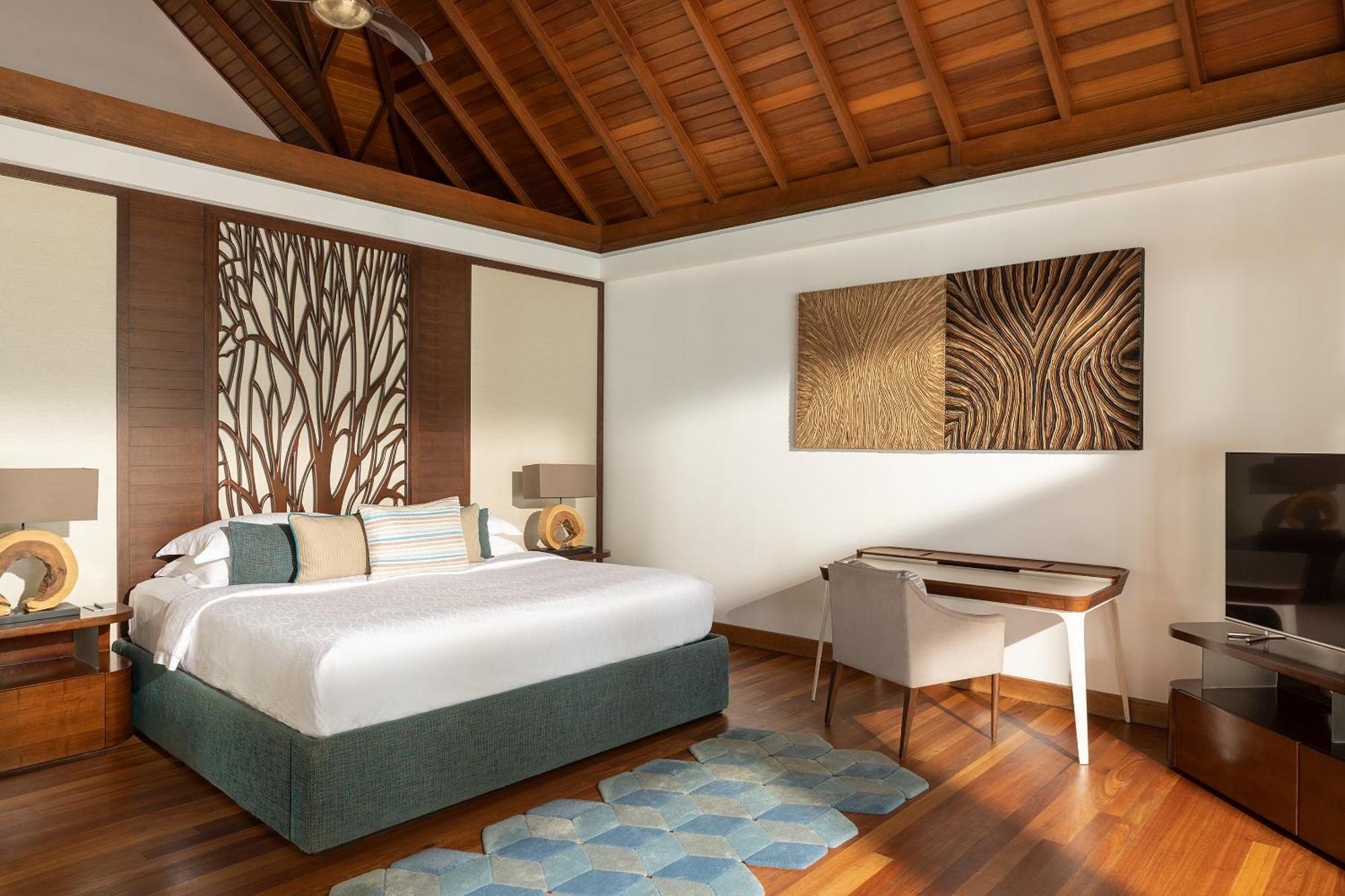 Kurumba Maldives Vihamanaafushi Exterior photo A bedroom at the resort