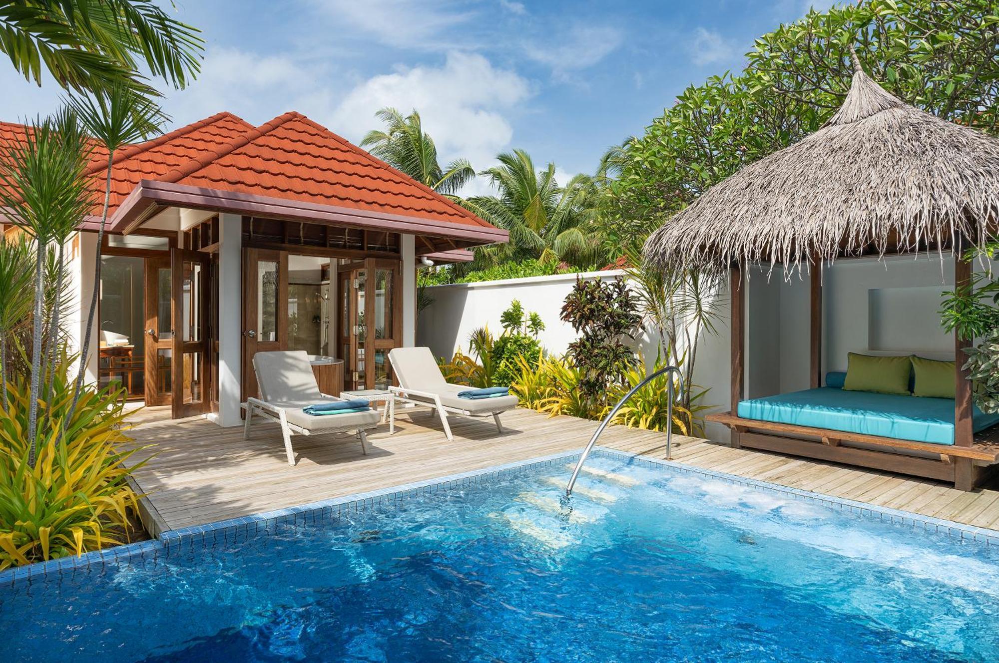 Kurumba Maldives Vihamanaafushi Exterior photo A pool villa at the resort