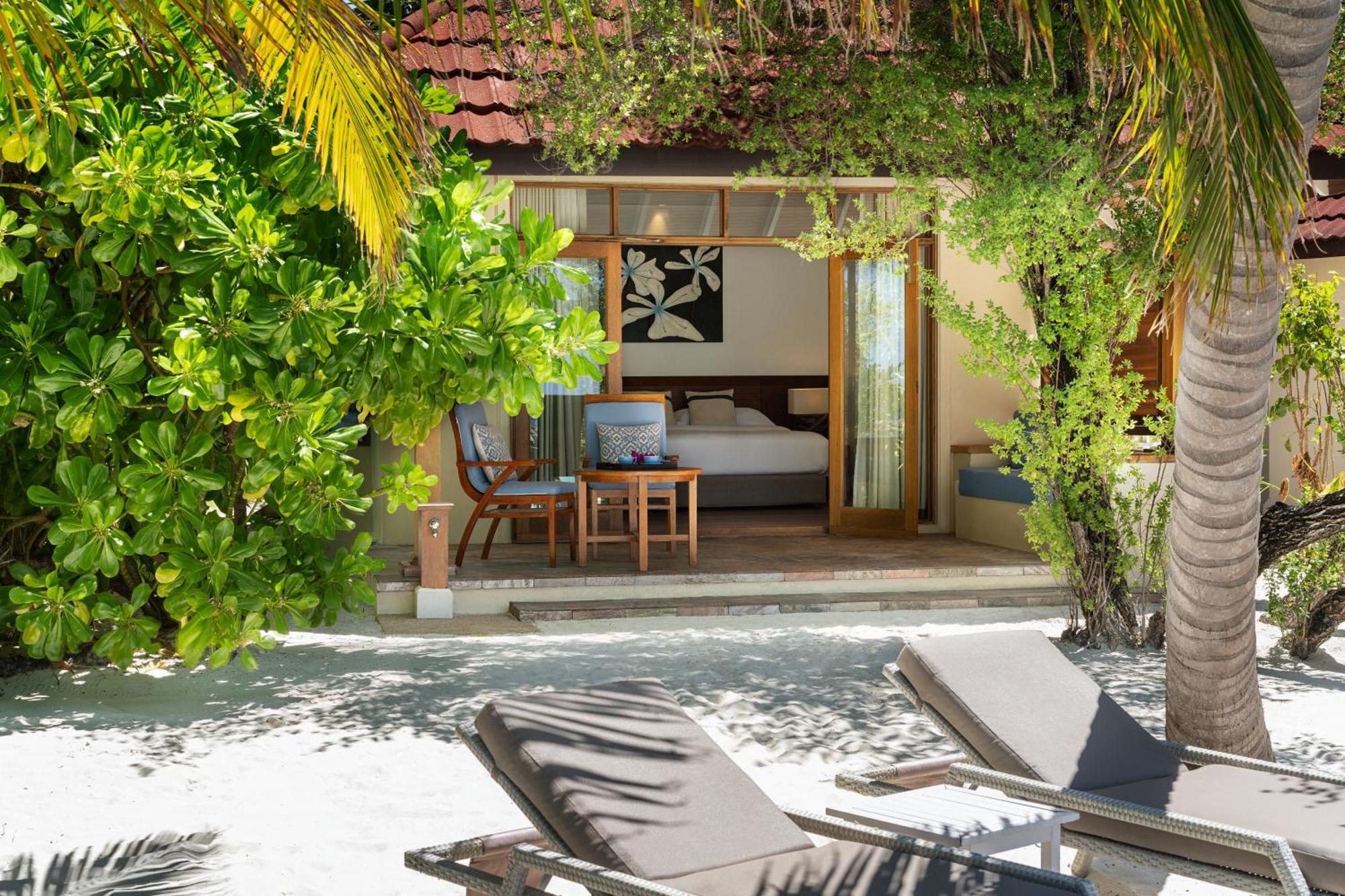 Kurumba Maldives Vihamanaafushi Exterior photo Beach villa