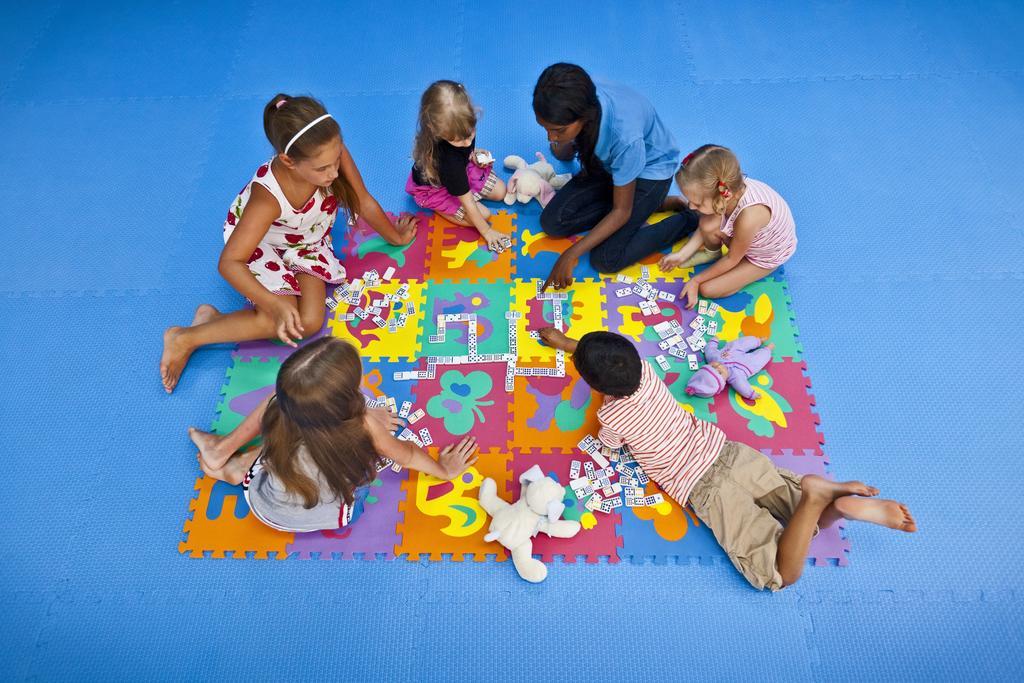 Kurumba Maldives Vihamanaafushi Exterior photo Children playing with a puzzle