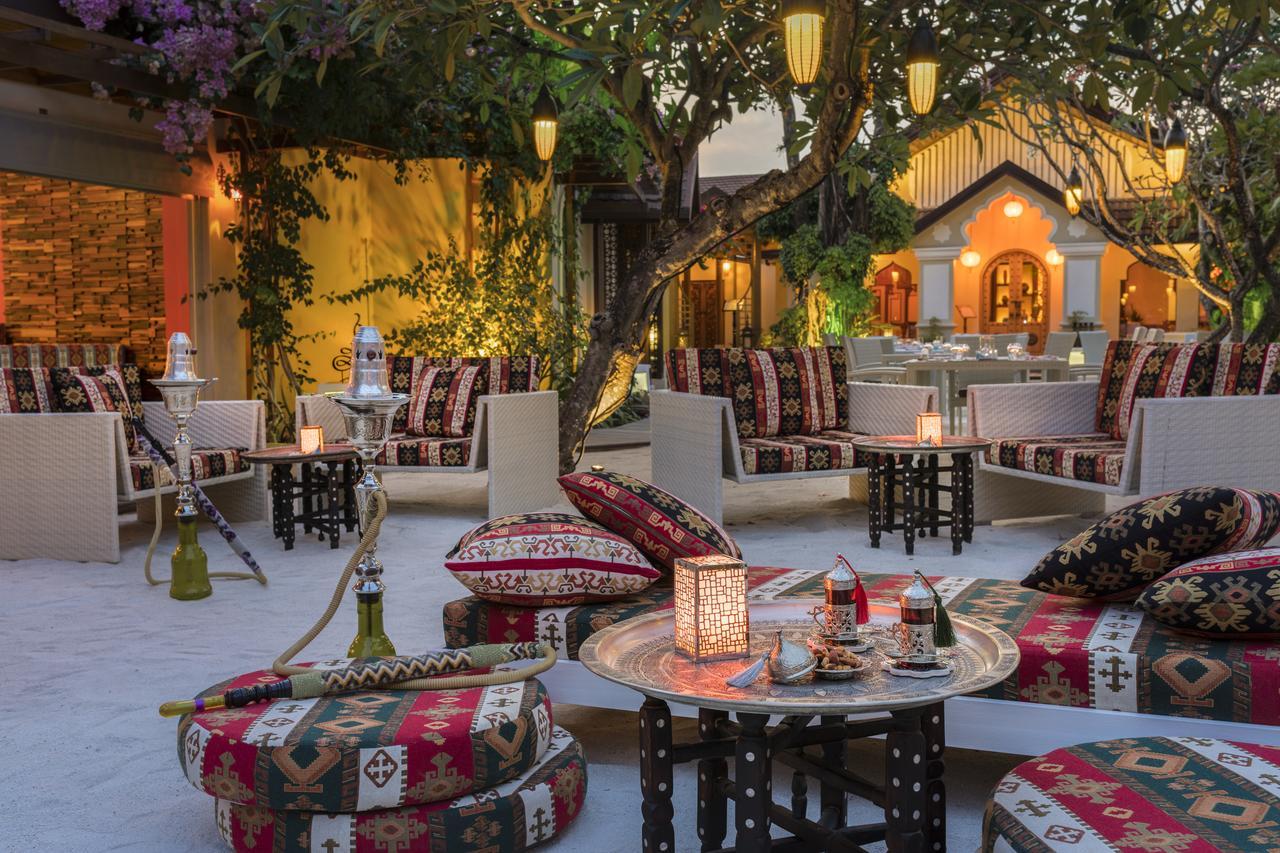 Kurumba Maldives Vihamanaafushi Exterior photo The restaurant's courtyard