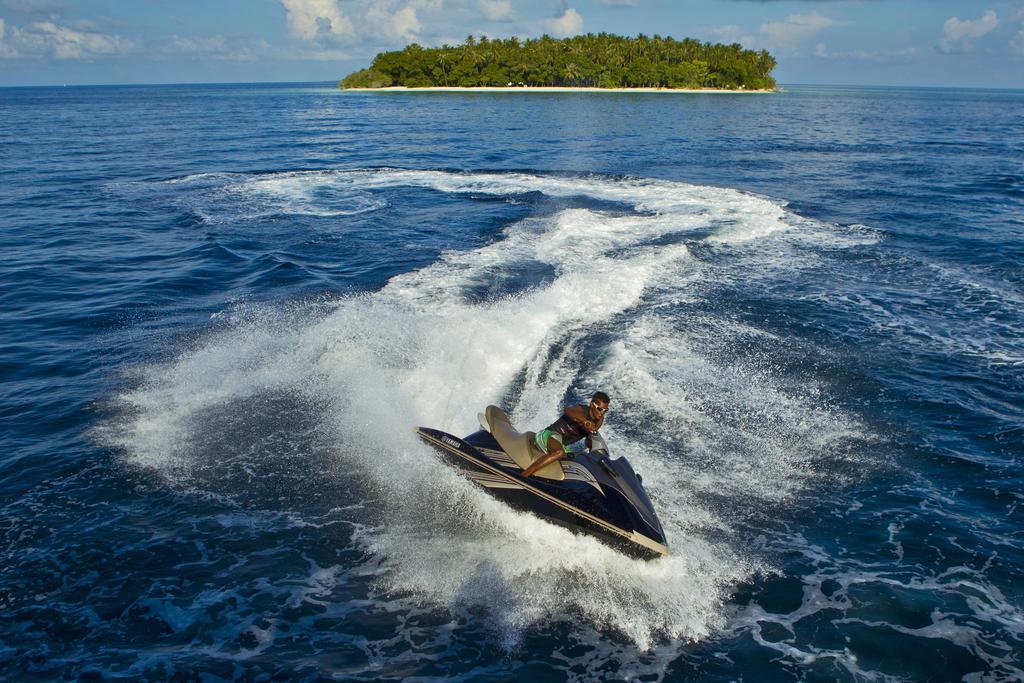 Kurumba Maldives Vihamanaafushi Exterior photo Jet skiing in the Maldives